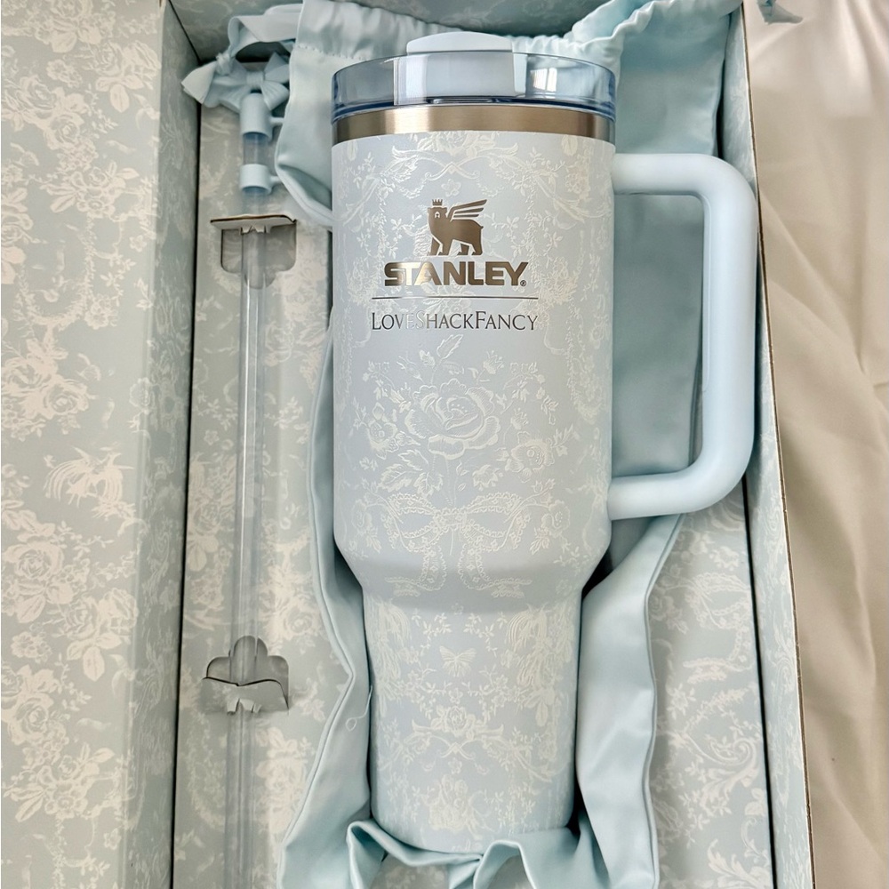 LoveShackFancy Stanley 40 oz TOSCANA TOILE (ALPINE BLUE) BRAND NEW 🩵